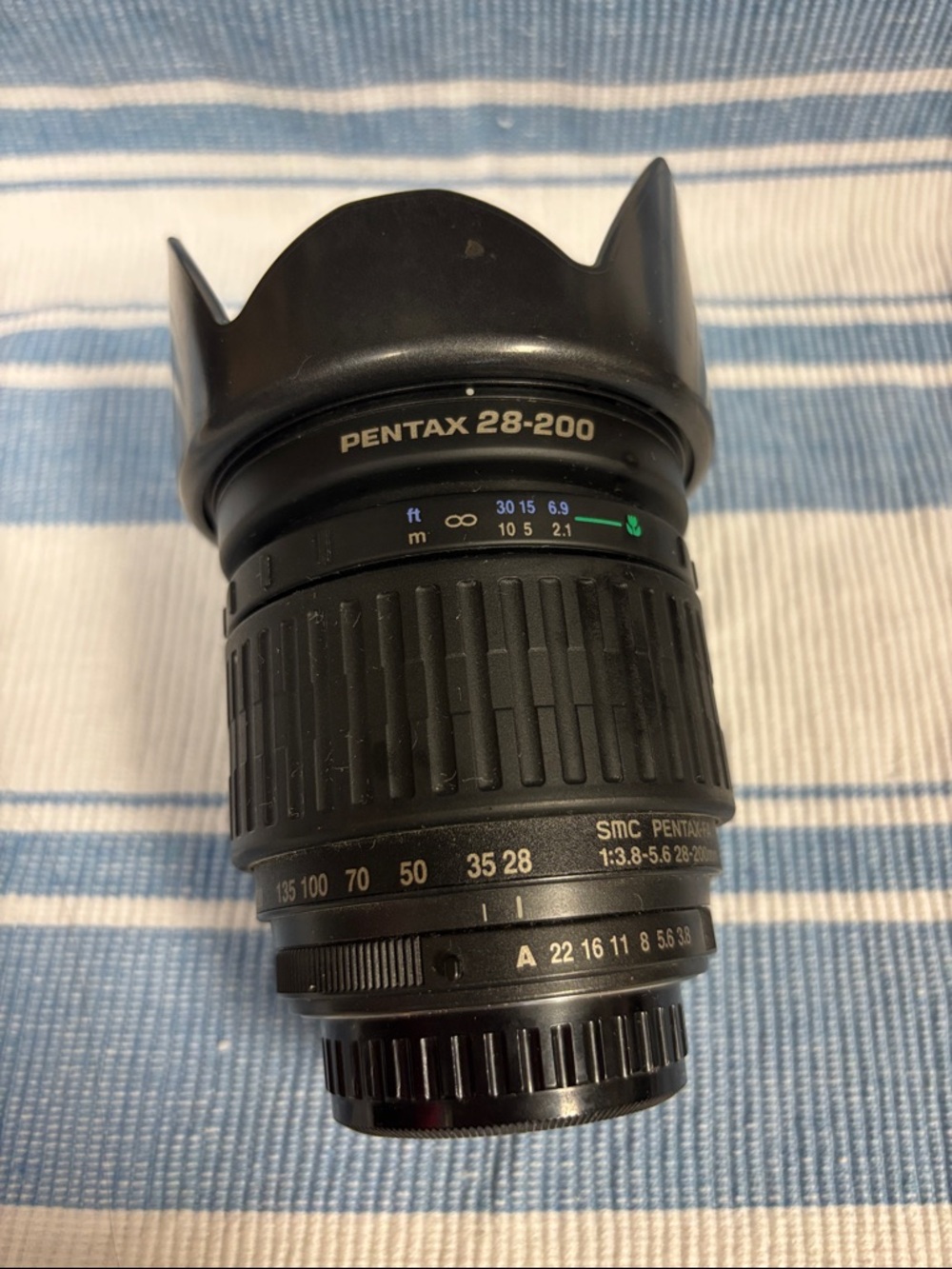 Pentax 28-200mm Zoom Lens in Black